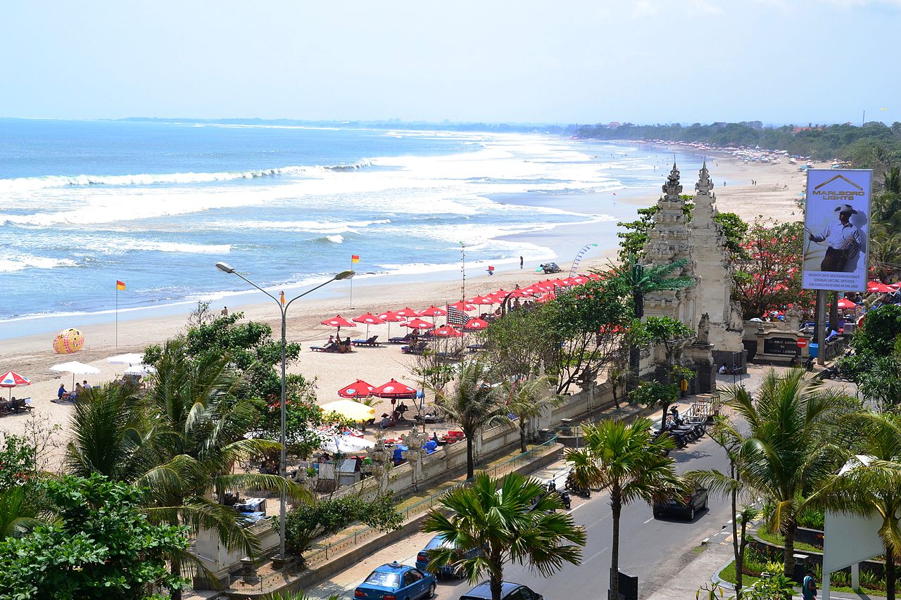 Pantai Tembok Berlin (Pantai Dofior) — foto 1